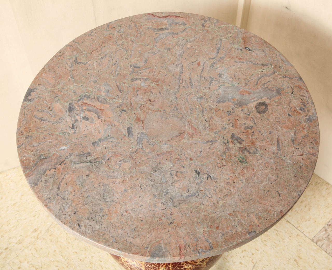 Pair of Globe Marble-Top Side Tables In Excellent Condition For Sale In New York, NY