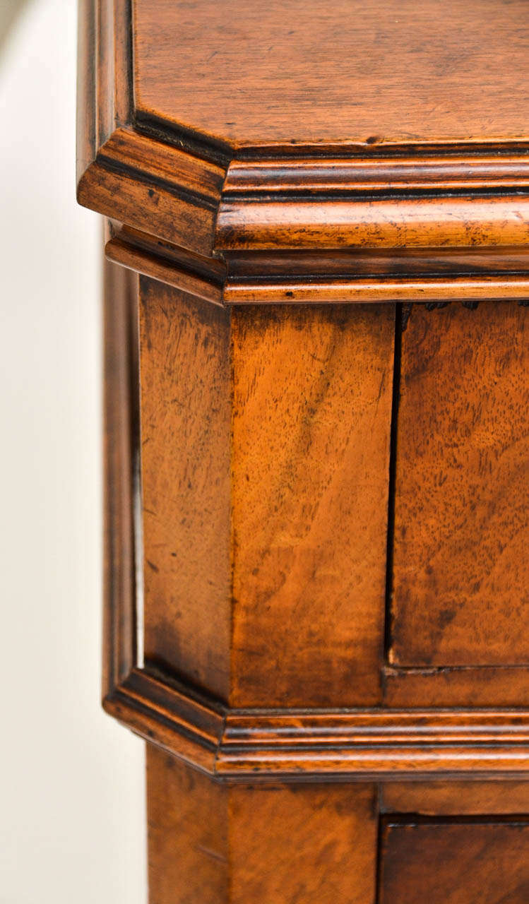 Early 19th Century French Walnut Chest of Drawers 1