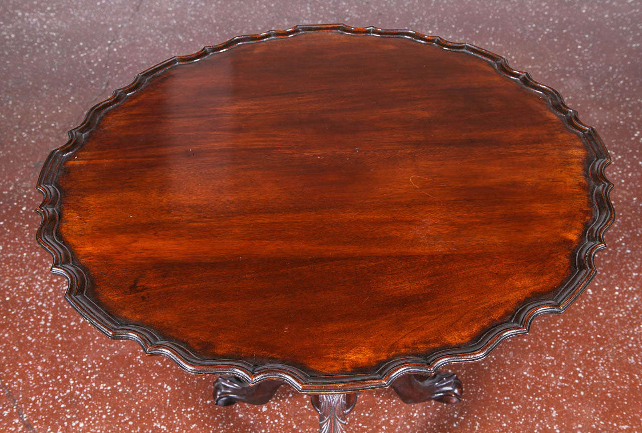 Late 19th Century English Mahogany Piecrust Tilt-top Table 1