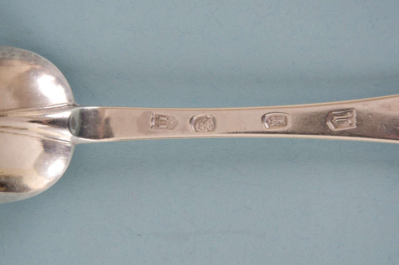English William & Mary Sterling Silver Trefid Spoon, London 1694 by Lawrence Jones For Sale