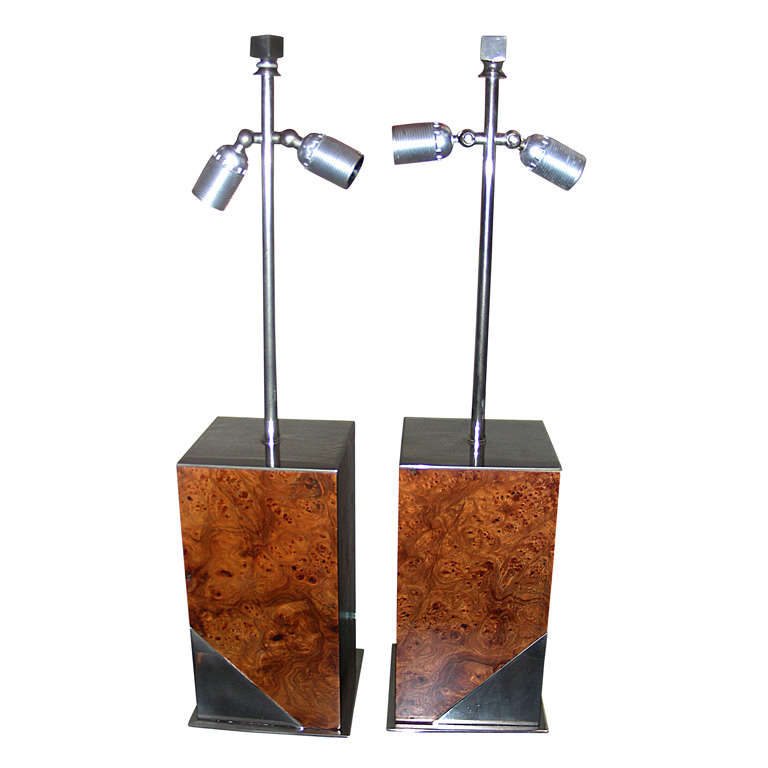 Two 1960-1970 Italian lamps in burled elm-wood with chrome metal elements, attributed to Romeo Rega. Two removable lights.
