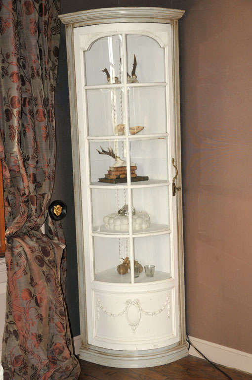 A pair of 19th century French Louis Philippe corner cupboards In Good Condition In Baambrugge, NL