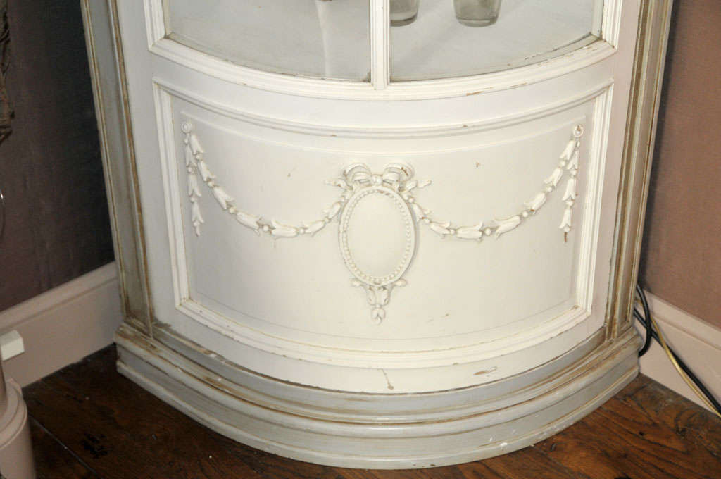 A pair of 19th century French Louis Philippe corner cupboards 3