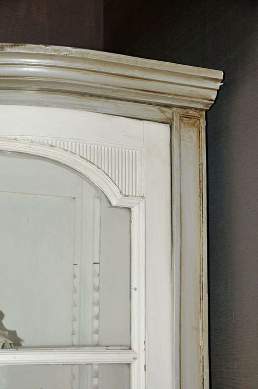 A pair of 19th century French Louis Philippe corner cupboards 4
