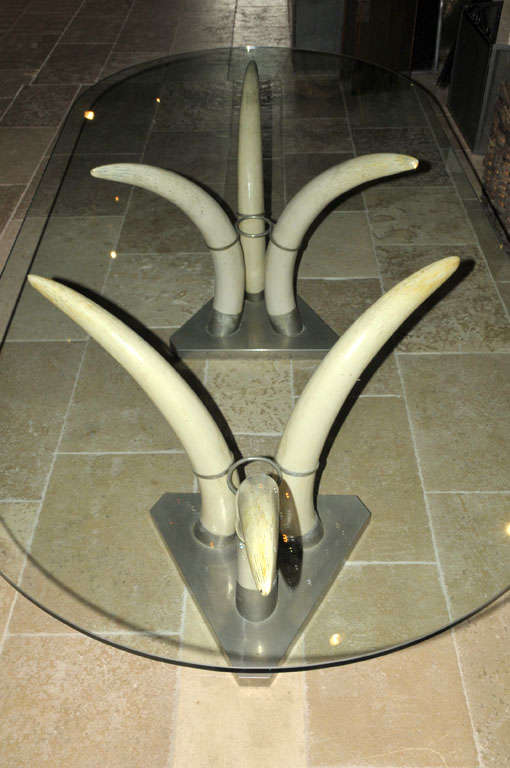 A 1960's French nickeled brass and resin faux tusk dining room table In Good Condition For Sale In Baambrugge, NL