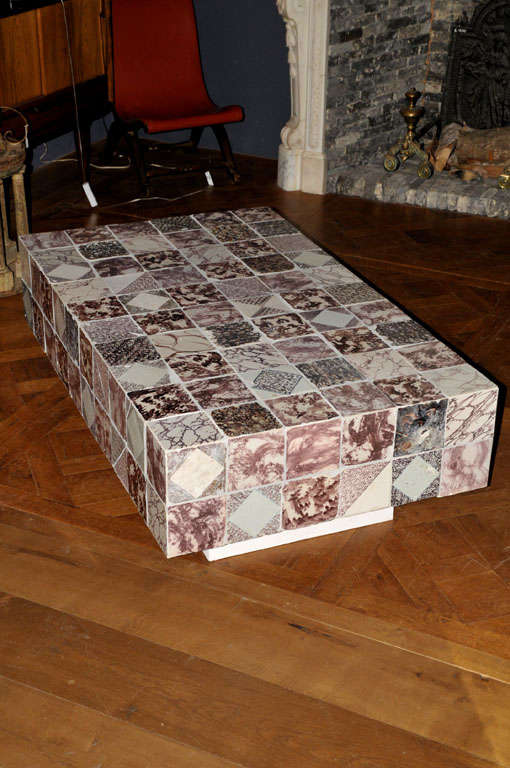 A coffee table made of 124 18th century Dutch tiles In Good Condition In Baambrugge, NL