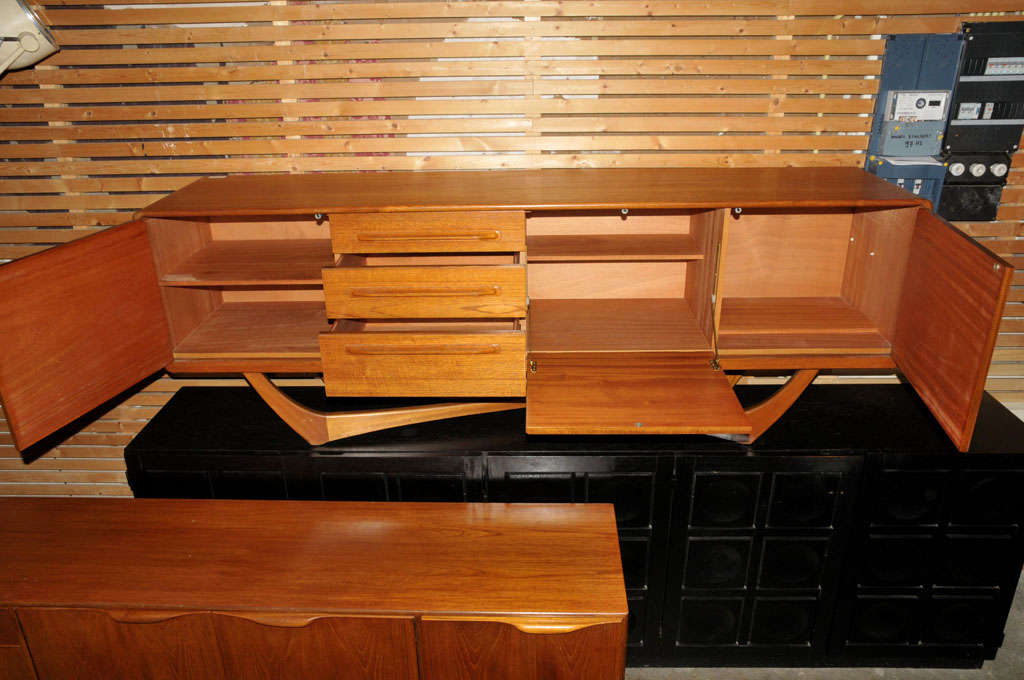 Cross-Base Sideboard/Credenza by Beithcraft, Scotland In Excellent Condition For Sale In Amsterdam, NL