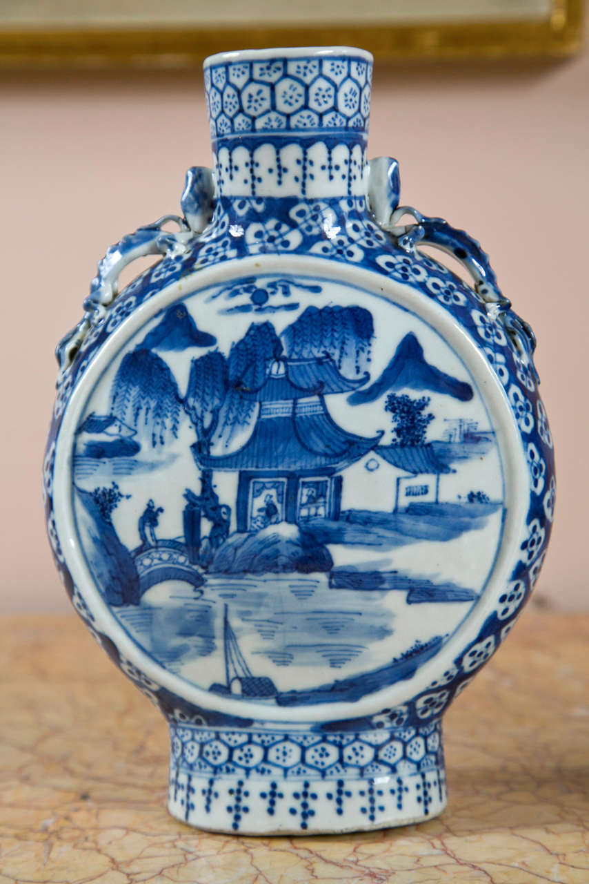 Pair of Blue and White Chinese Porcelain Moon Flasks In Excellent Condition In Woodbury, CT