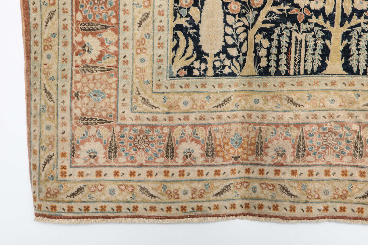 Antike 1880er Jahre Persisch Haji Jalili Tabriz Teppich mit Baum des Lebens Design, 4 'x 6' im Zustand „Gut“ im Angebot in New York, NY
