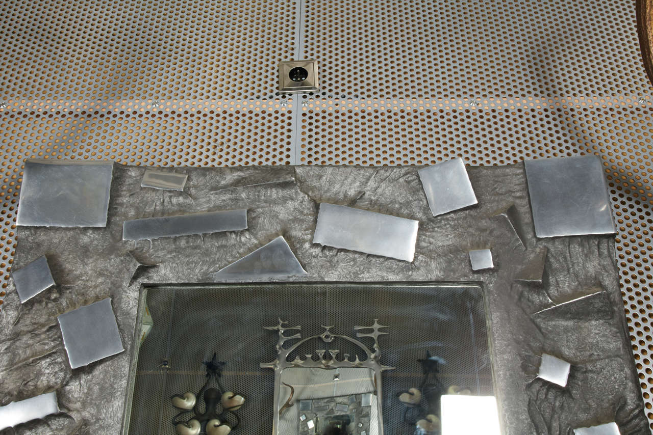 Fantastique miroir en fonte d'aluminium des années 1970 signé Martens Excellent état - En vente à Bois-Colombes, FR