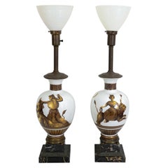 Ein Paar Tommi Parzinger-Lampen mit klassischen Motiven aus der Mitte des Jahrhunderts