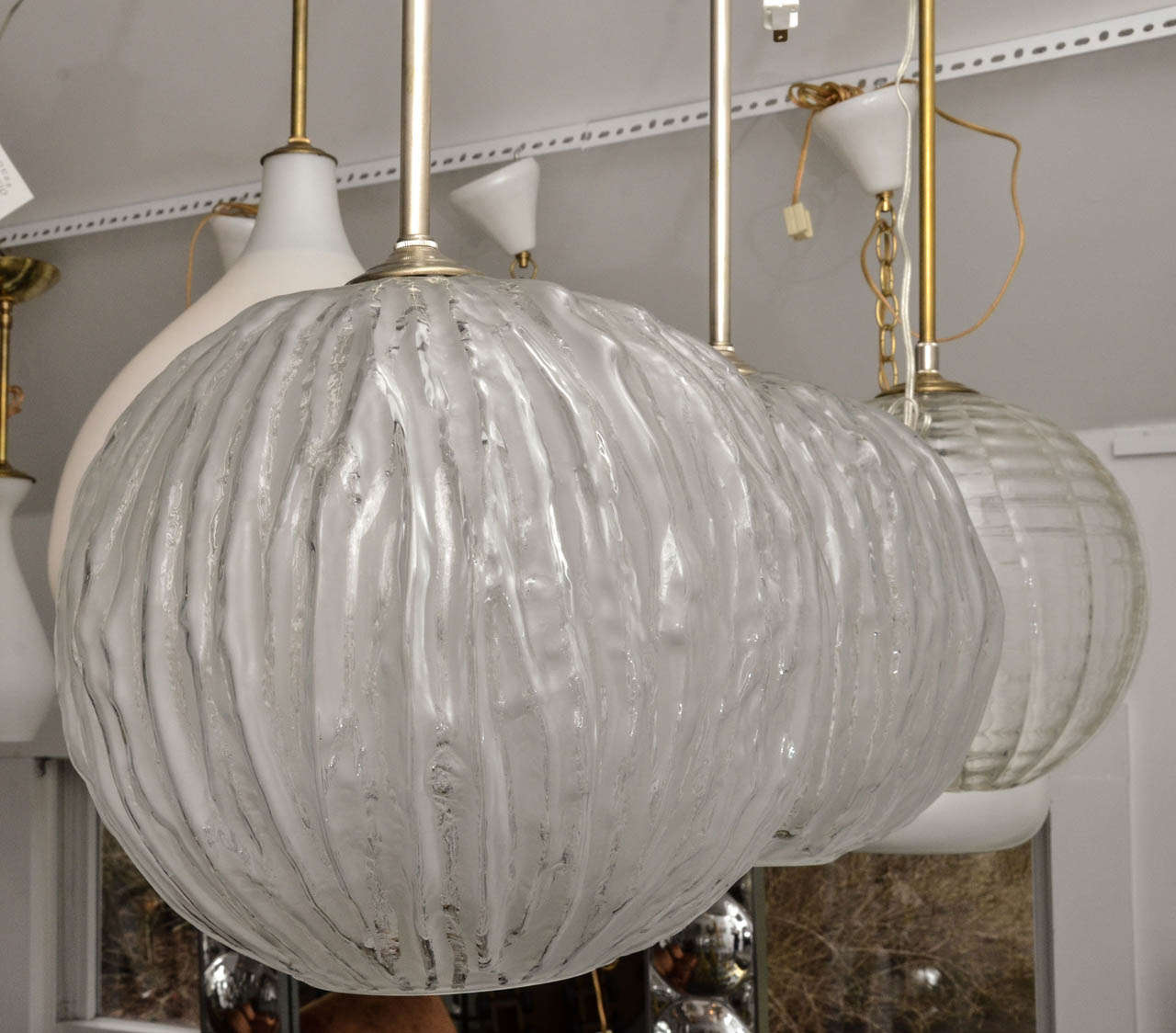 Mid-Century moderno Ciondolo in vetro di Murano trasparente e smerigliato con motivo a 