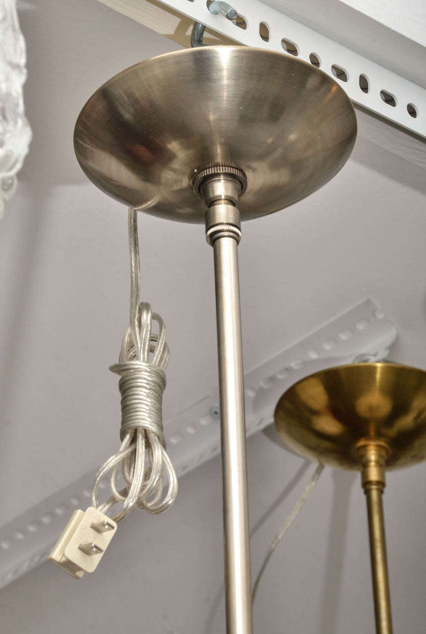 italien Lampe à suspension en verre de Murano dépoli et transparent avec motif « Vein » en vente