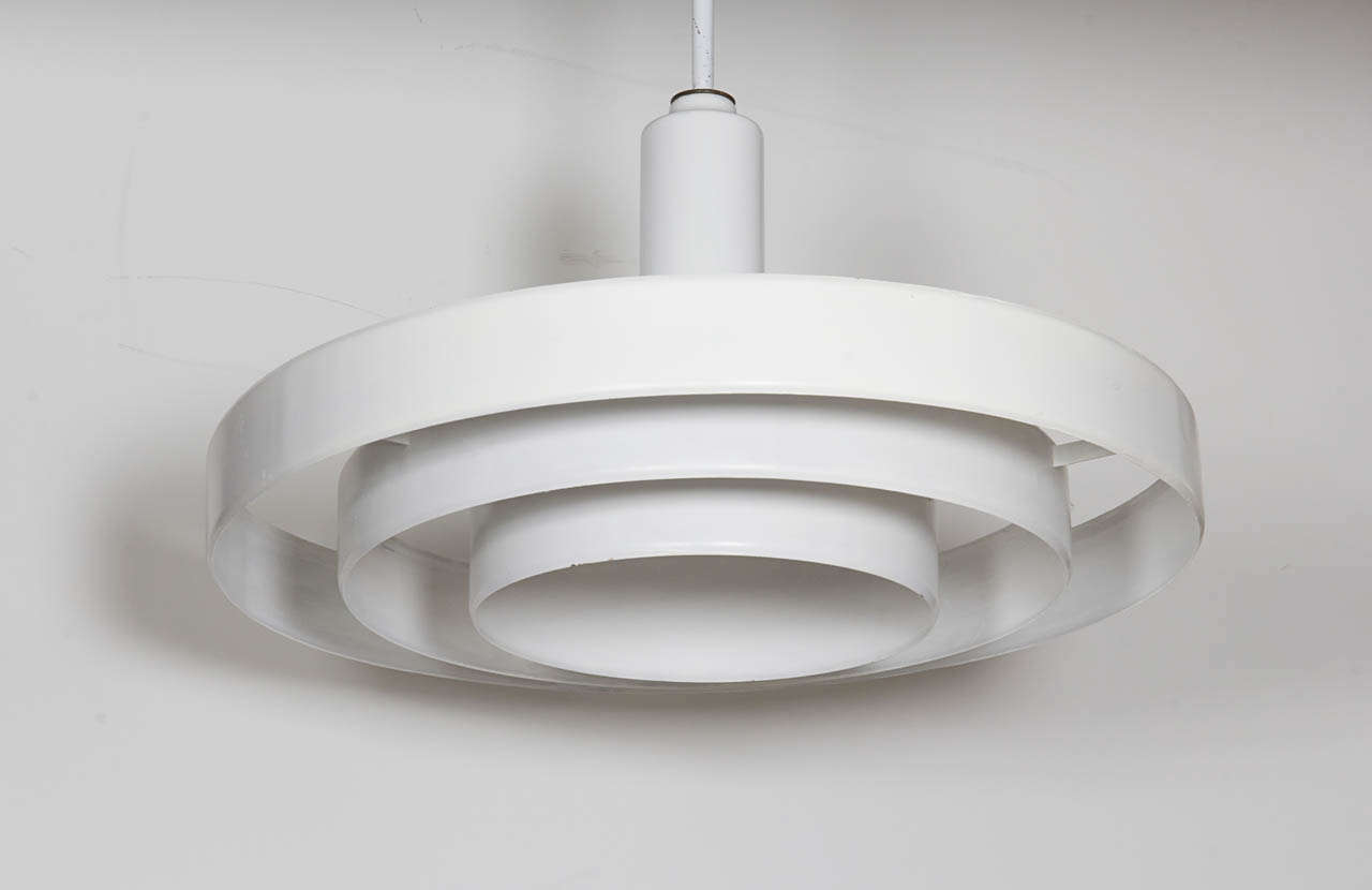 Lampe à suspension soucoupe blanche minimaliste à trois niveaux Prescolite Bon état - En vente à New York, NY