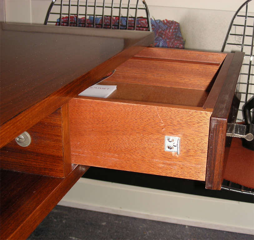 Mid-20th Century Large 1950-1960 Rosewood Desk For Sale