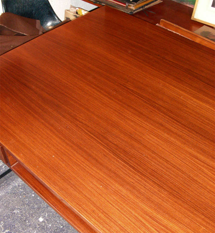 Large 1950-1960 Rosewood Desk For Sale 3