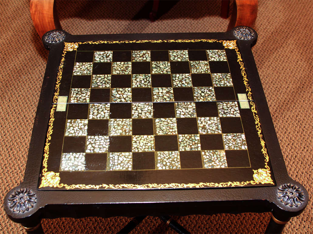 English Papier Mâché Game Table on Stand In Excellent Condition For Sale In Kirkland, WA