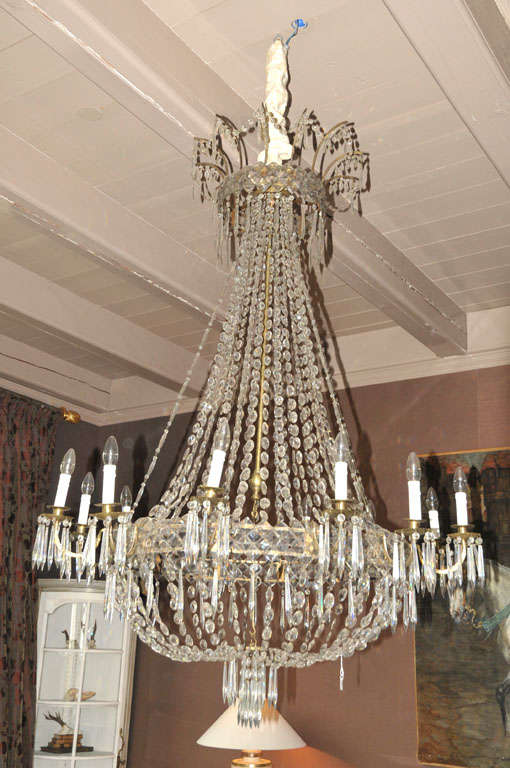 A large 19th century French Neoclassical brass and cut glass chandelier In Good Condition In Baambrugge, NL
