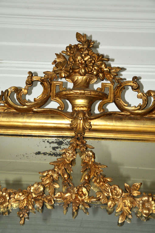 A large 19th century French Neoclassical giltwood wall mirror In Good Condition In Baambrugge, NL