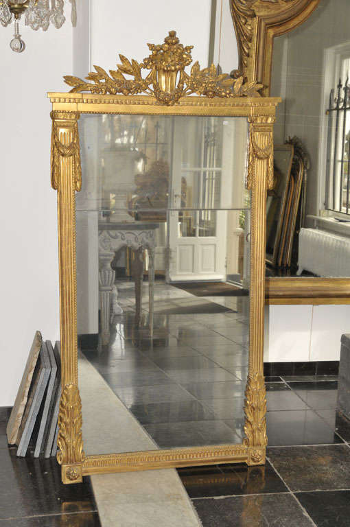 A large 18th century French Louis XVI giltwood mirror, circa 1780 In Good Condition In Baambrugge, NL