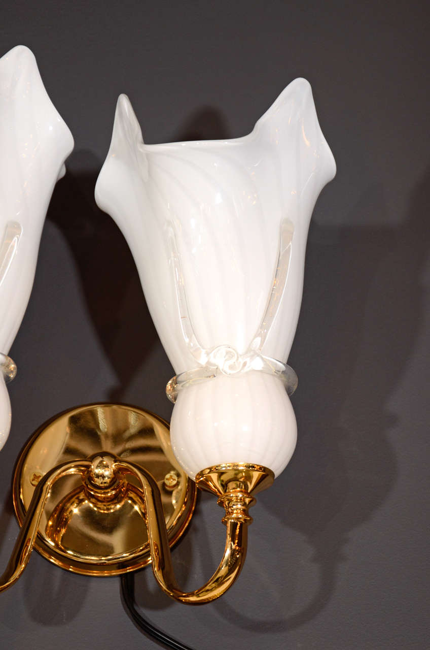 Italian Elegant Mid-Century Modern Murano Glass Sconce with Fazzoletto Design For Sale