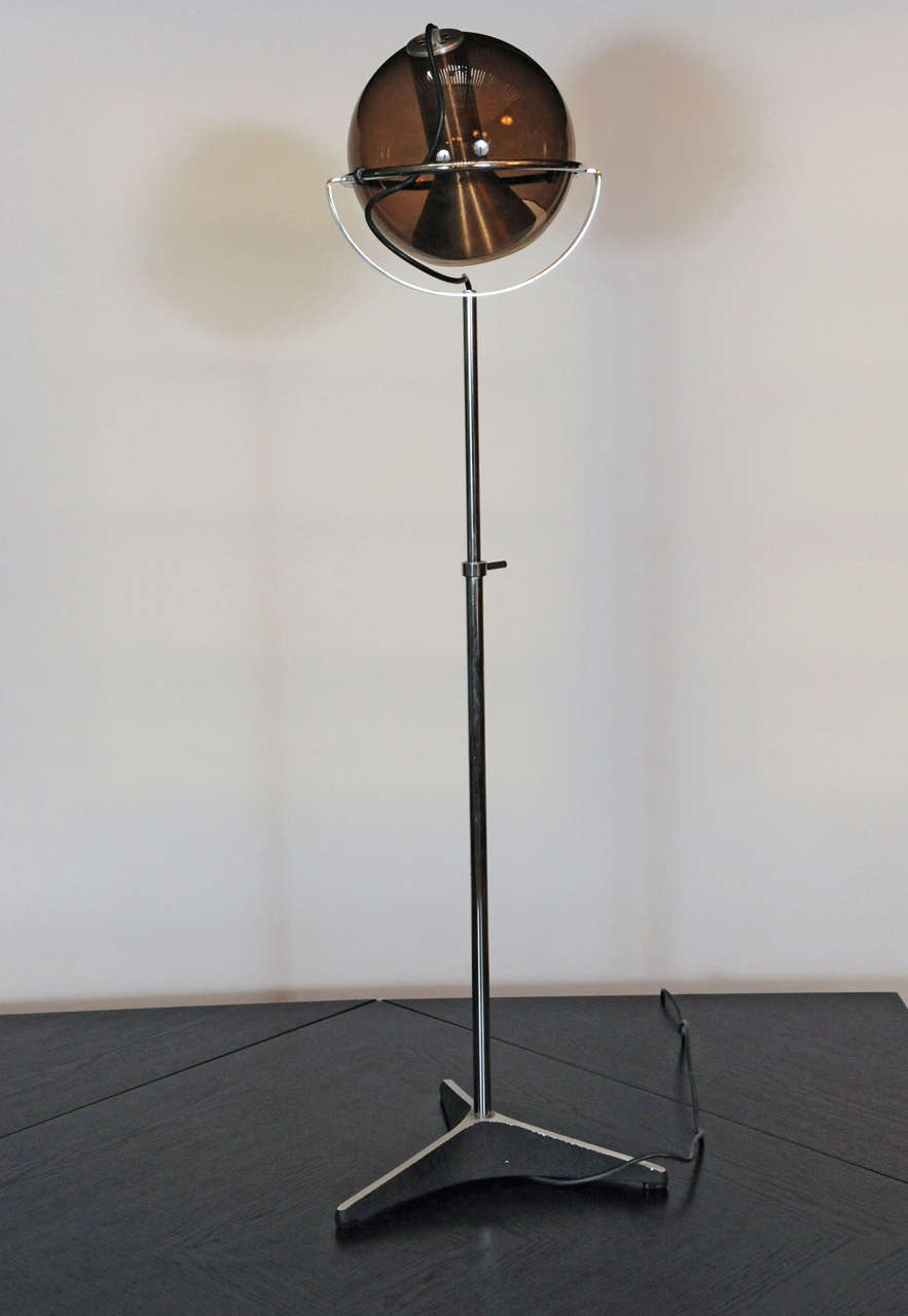 wonderful directional floorlamp named Globe, designed by Frank Ligtelijn and manufatured by Raak Amsterdam. The smoked-glass sphere can be lifted from the ring and turned in any direction. Ideal to read by or light paintings on the wall. The height