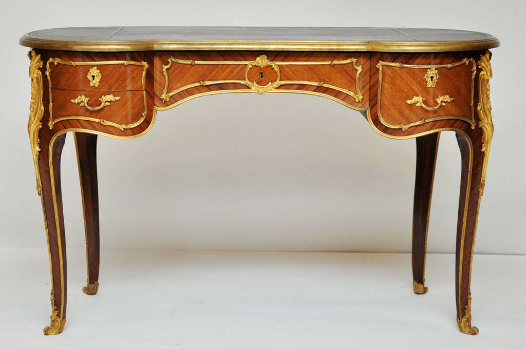 French transitional period kidney-shaped desk. 18th century French transitional design between Louis XV and Louis XVI is timeless, elegant, and understated it works well in modern, contemporary or traditional interiors. This rare kidney-shape and