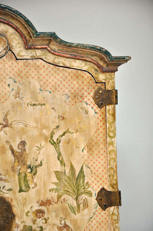 English Chinoiserie  Armoire In Good Condition In Chicago, IL