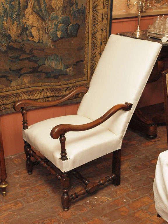Fine early 18th century French Louis XIV period walnut armchairs with tall, reclined back, 
