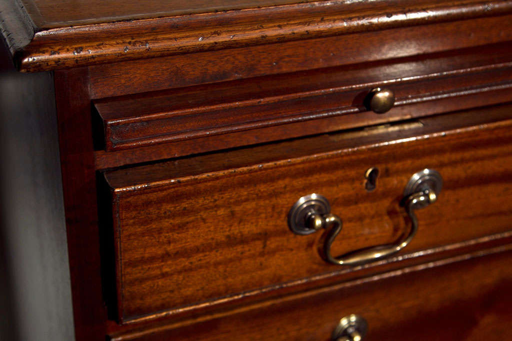 English Five-Drawer Chest with Slide 3