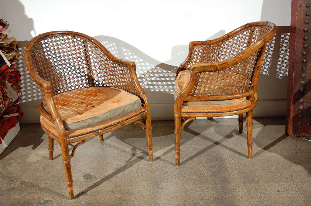 This set of 4 vintage faux bamboo French barrel back armchairs is in good original condition. 
The chairs have tight cane seats.

Original upholstery with cushion.
French Style chairs, Italian, Mid century, American, English style.

Mosaik