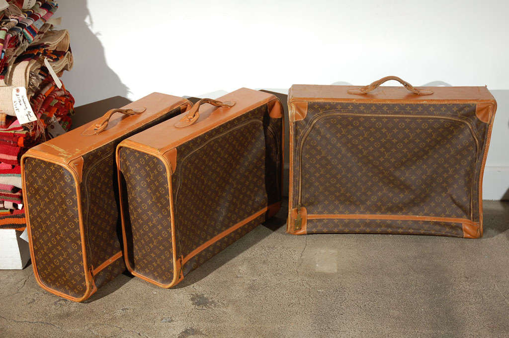 This is a vintage set of Louis Vuitton 1970's.
 French Company monogram great looking vintage suitcases.
This set of 2 vintage Louis Vuitton suitcases with a zip around.
The 2 smaller ones are 25