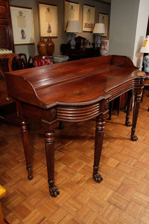 Irish Regency Mahogany Serving Table with Drawer (Messing)