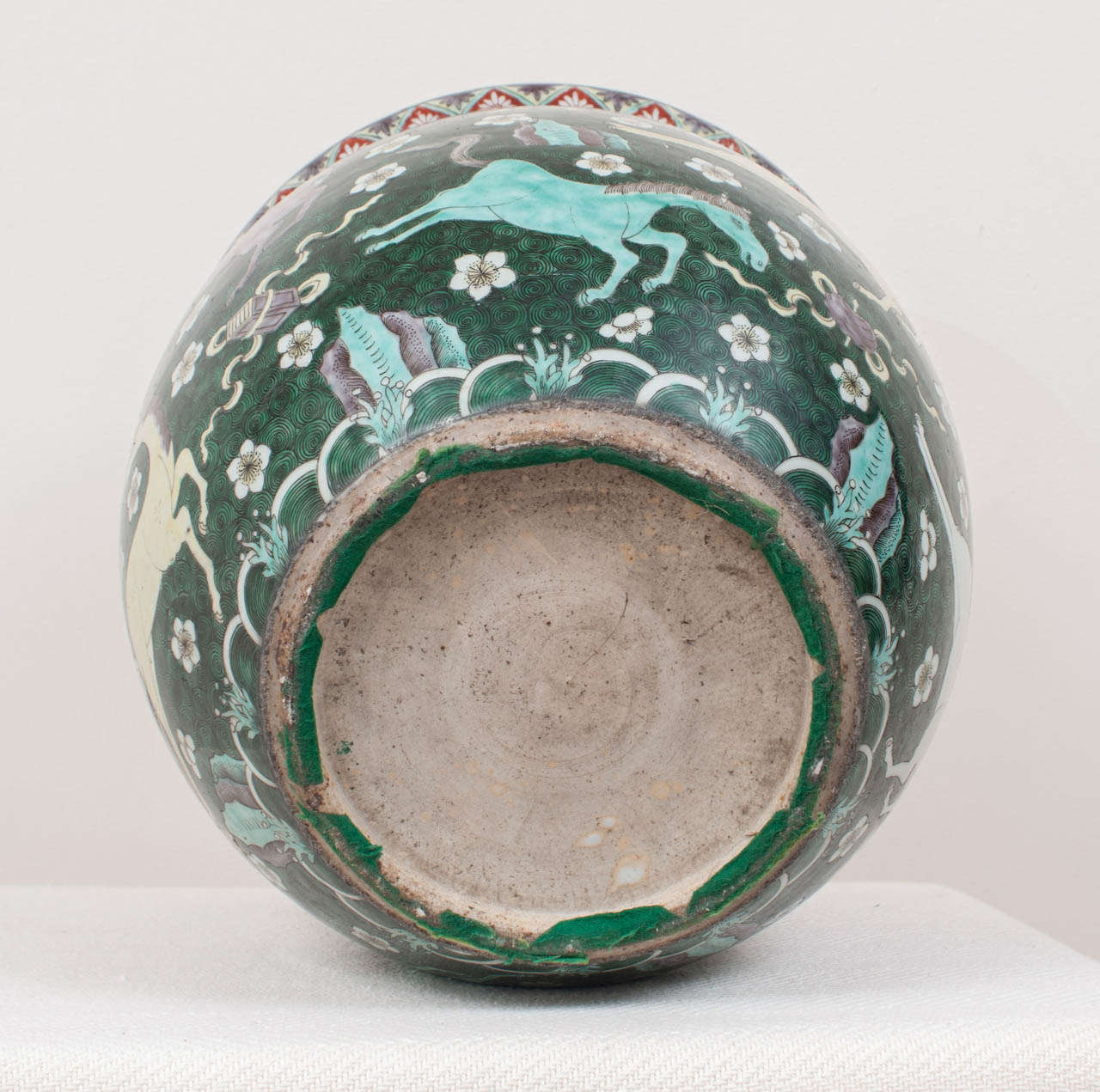 A Chinese Porcelain Fish Bowl with Horse Decoration 1
