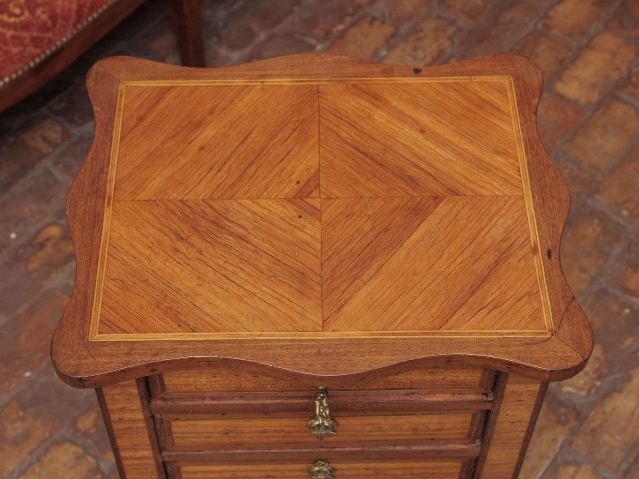 Hand-Carved Fine Louis XV Period Marquetry Table de Salon