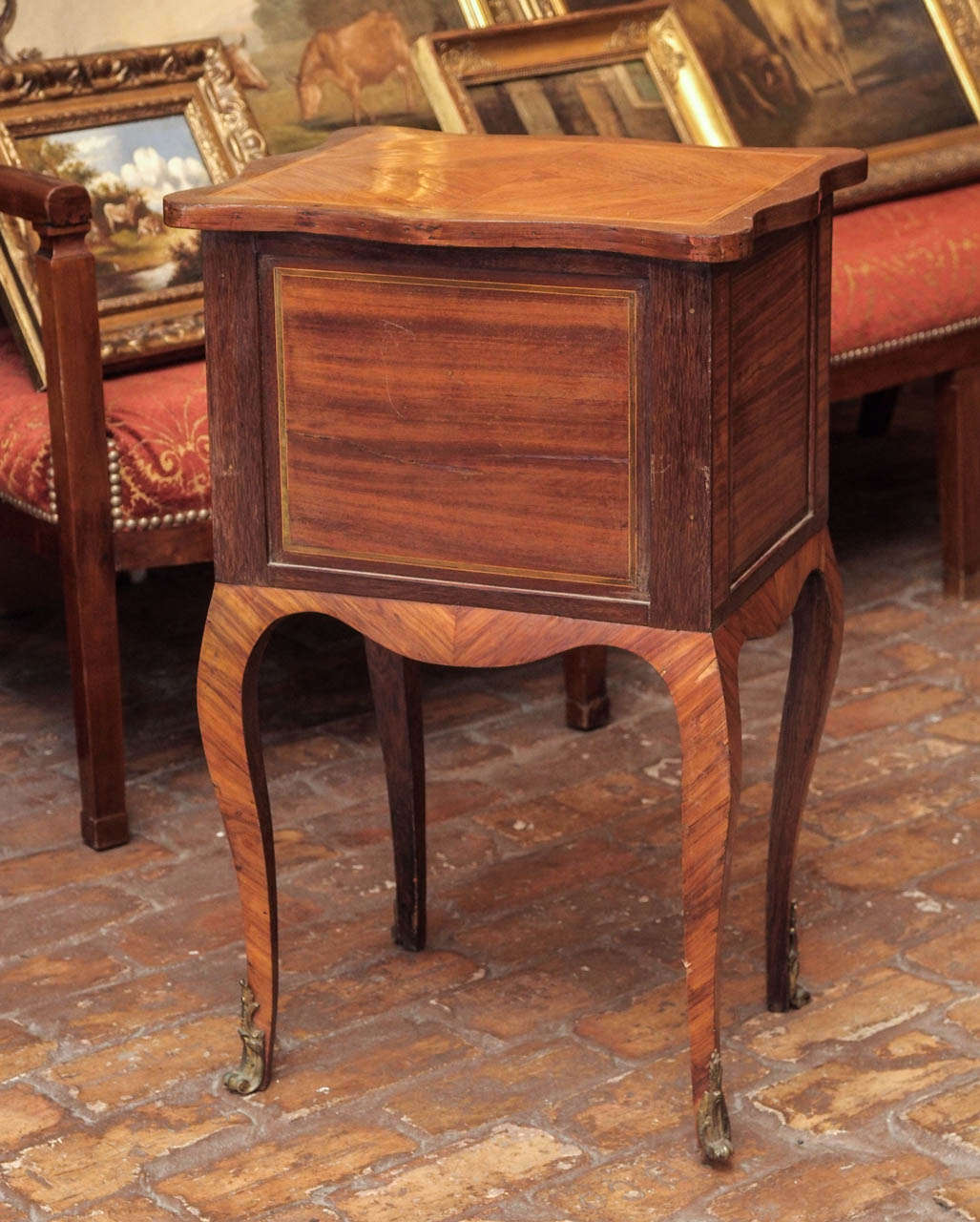 Fine Louis XV Period Marquetry Table de Salon 2