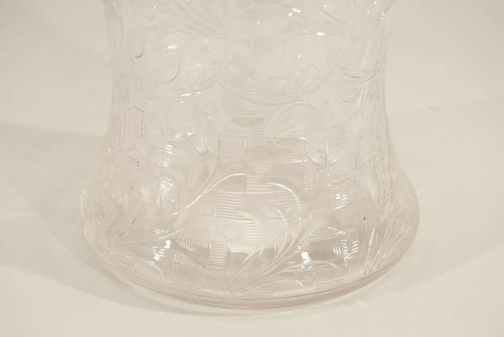Cristal Vase monumental en cristalurricane soufflé à la main et taillé à la roue en vente