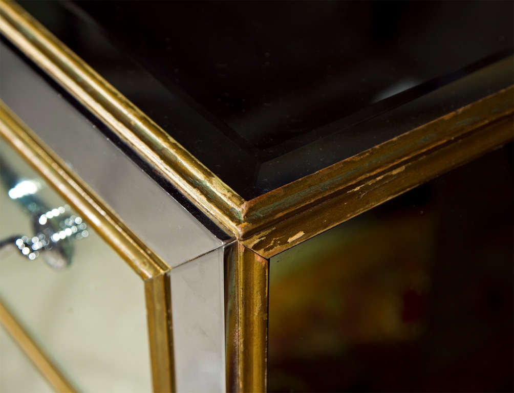 Pair of Vintage Mirrored Dressers In Excellent Condition In Manhasset, NY