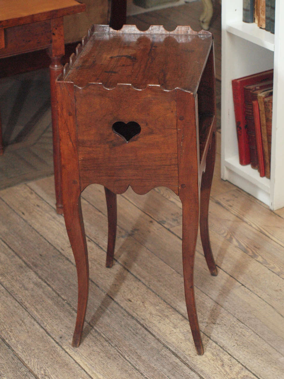 Louis XV Walnut End Table  For Sale 2