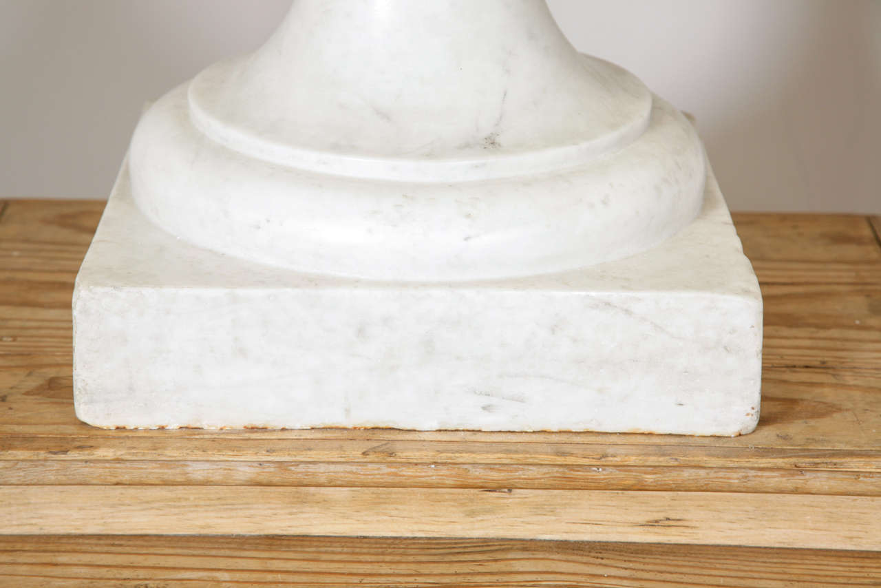 A well proportioned Marble Urn