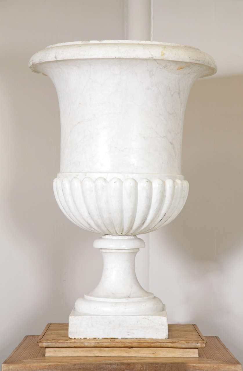 Large Marble Urn In Good Condition In London, GB