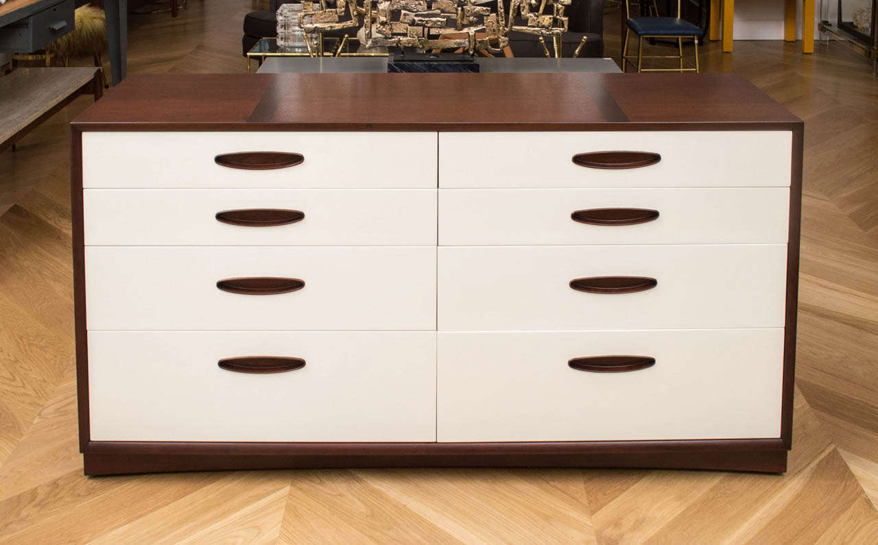 Henredon  eight drawer dresser with a dark walnut finish and lacquered drawer fronts.