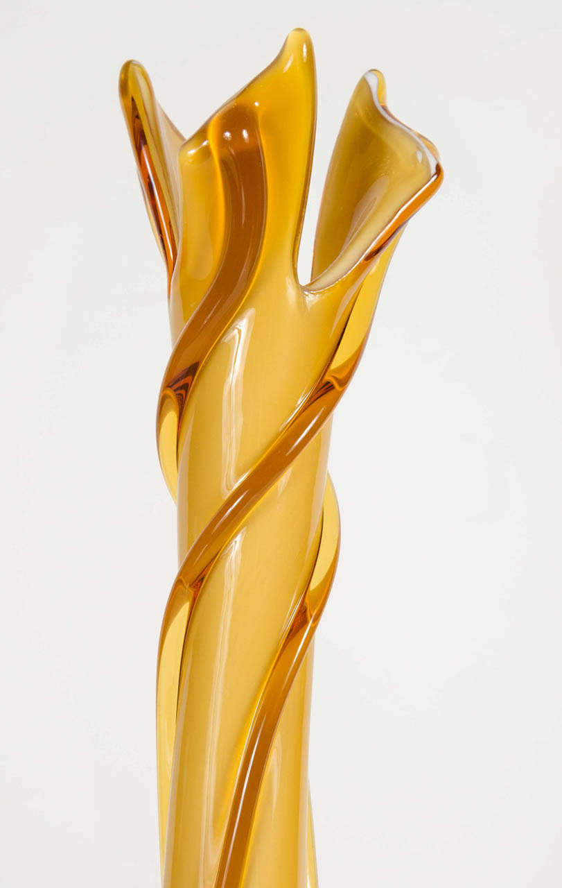 Mid-Century Modern Twisted Spiral Amber Murano Glass Vase In Excellent Condition In New York, NY