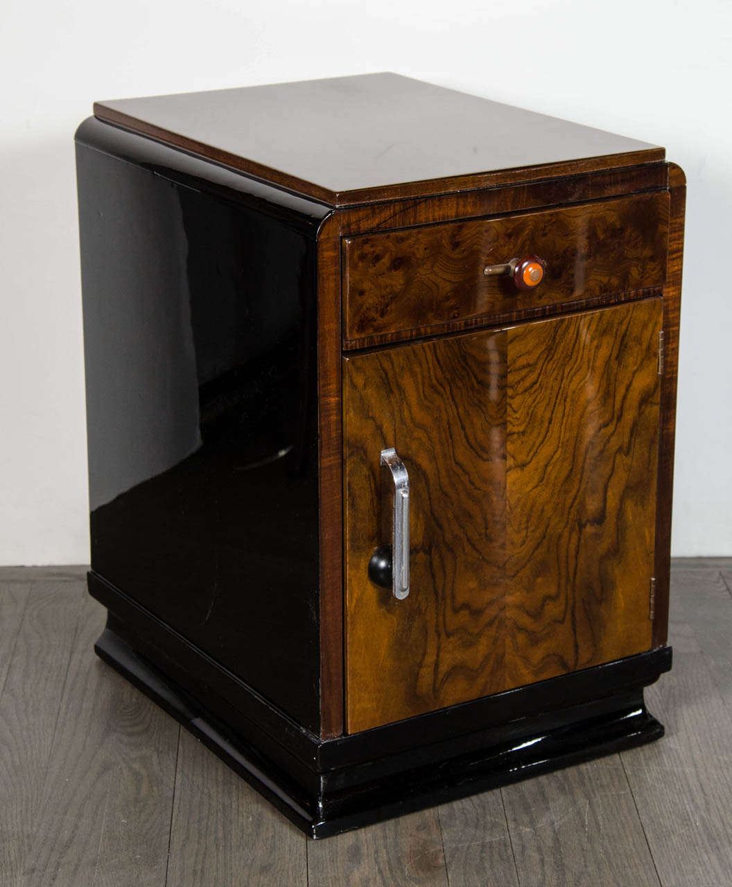Gorgeous Pair of Art Deco Machine Age Nightstands / End Tables