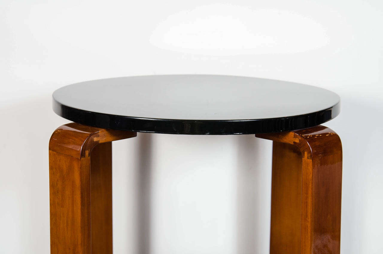 Art Deco Streamline Two-Tier Occasional Table in Black Lacquer and Walnut In Excellent Condition In New York, NY