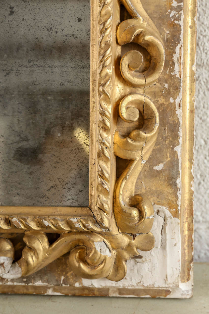 Small Early Italian Gilt Mirror In Excellent Condition In Houston, TX