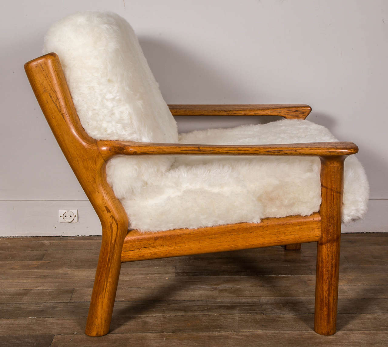 sheepskin lounge chair