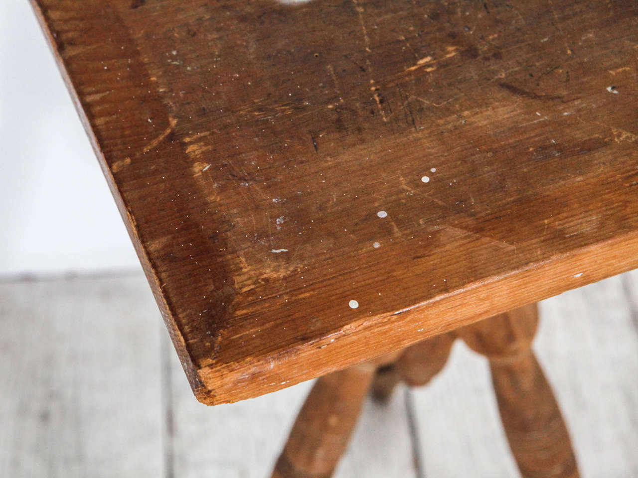 Vintage Wood Tripod Spindle-Leg Side Table 1