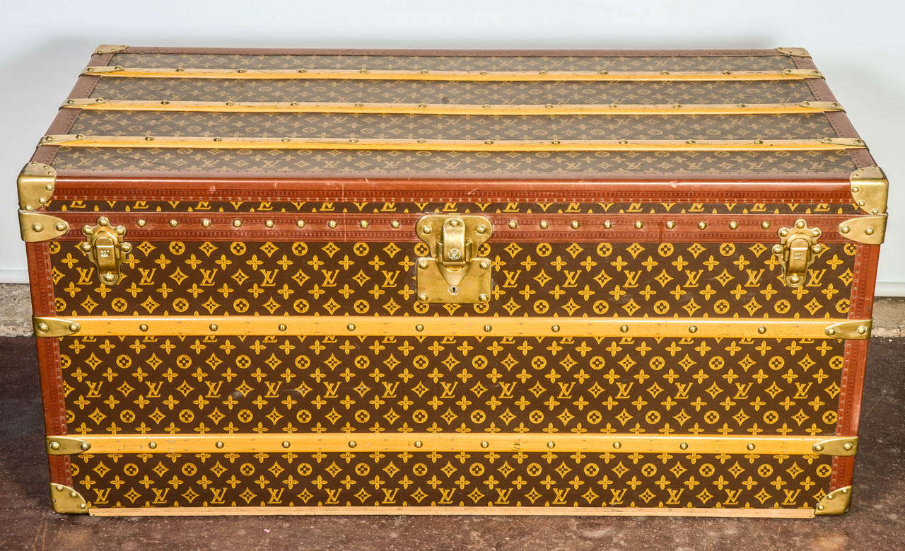 This spectacular Louis Vuitton trunk is all stenciled LV monogram canvas,with all brass hardware and lozine trim.
Inside ,it has got 2 removable trays.
2 original keys.
Pristine condition.