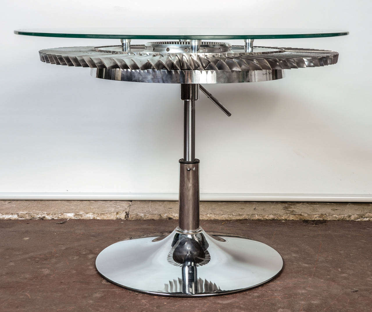 This engine turbine fan comes from a vintage airliner.
Each blade has been stripped,sanded and polished.
The height of the table is adjustable.
The table is covered with a piece of glass.
It is perfectly balanced